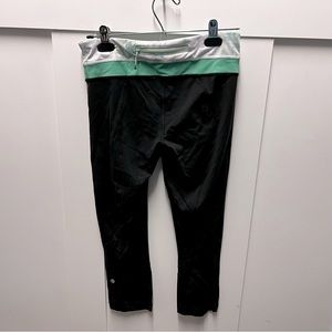 ⬇️$28 Lululemon capris leggings size‎ 6